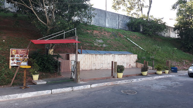 Point de bate-papo, a prefeitura chutou literalmente o 'pau da barraca' dum espaço tido como 'histórico' no Inocoop, só que irregular, depois de ação do Ministério Público Estadual (MPE) (Foto: Redação | CFF) Point de bate-papo, a prefeitura chutou literalmente o 'pau da barraca' dum espaço tido como 'histórico' no Inocoop, só que irregular, depois de ação do Ministério Público Estadual (MPE) (Foto: Redação | CFF)